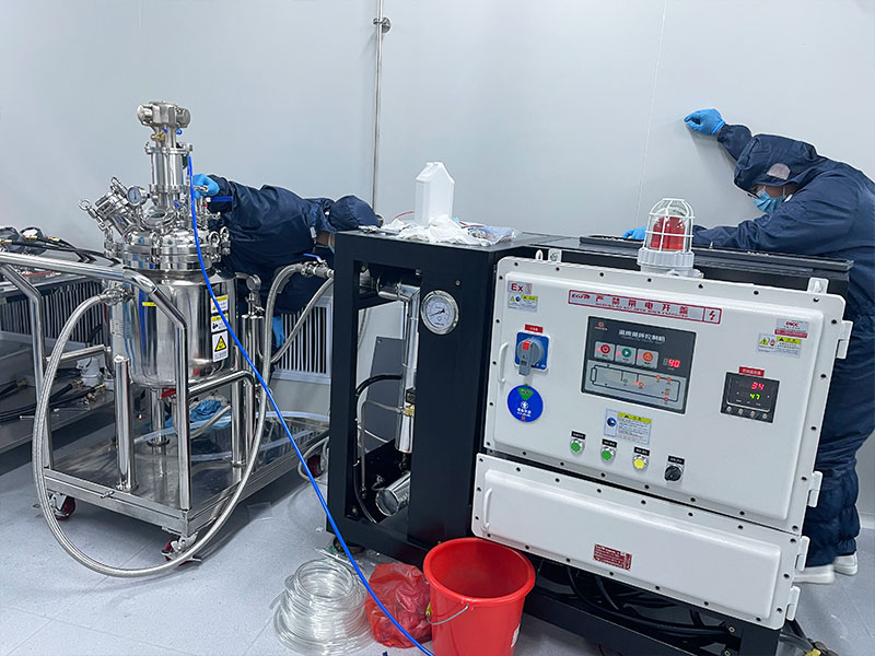 涂布膠試驗反應(yīng)釜防爆水溫機(jī)案例